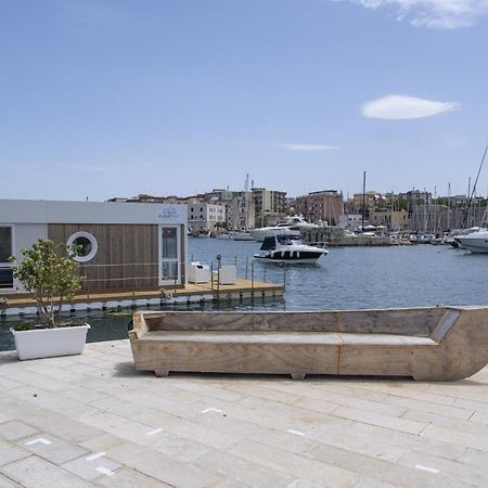 ホテル Houseboat Floatart Experience ビシェーリエ エクステリア 写真