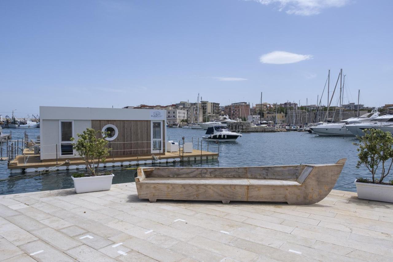 ホテル Houseboat Floatart Experience ビシェーリエ エクステリア 写真
